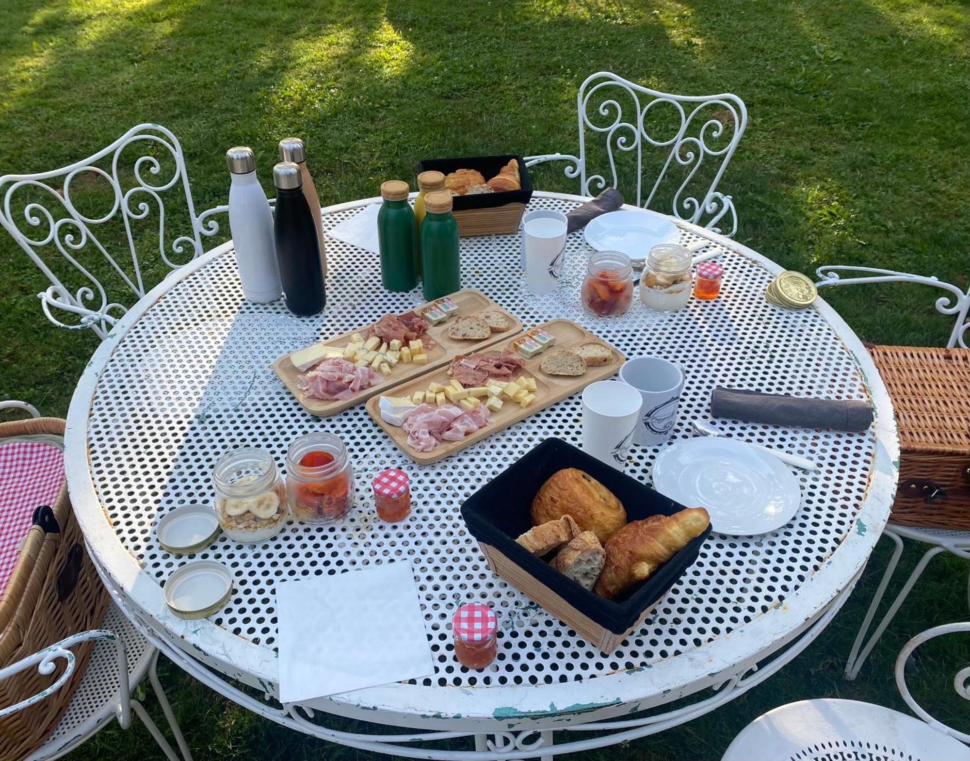 La Roulotte Deluxe De Malpas Bed & Breakfast Quingey Dış mekan fotoğraf