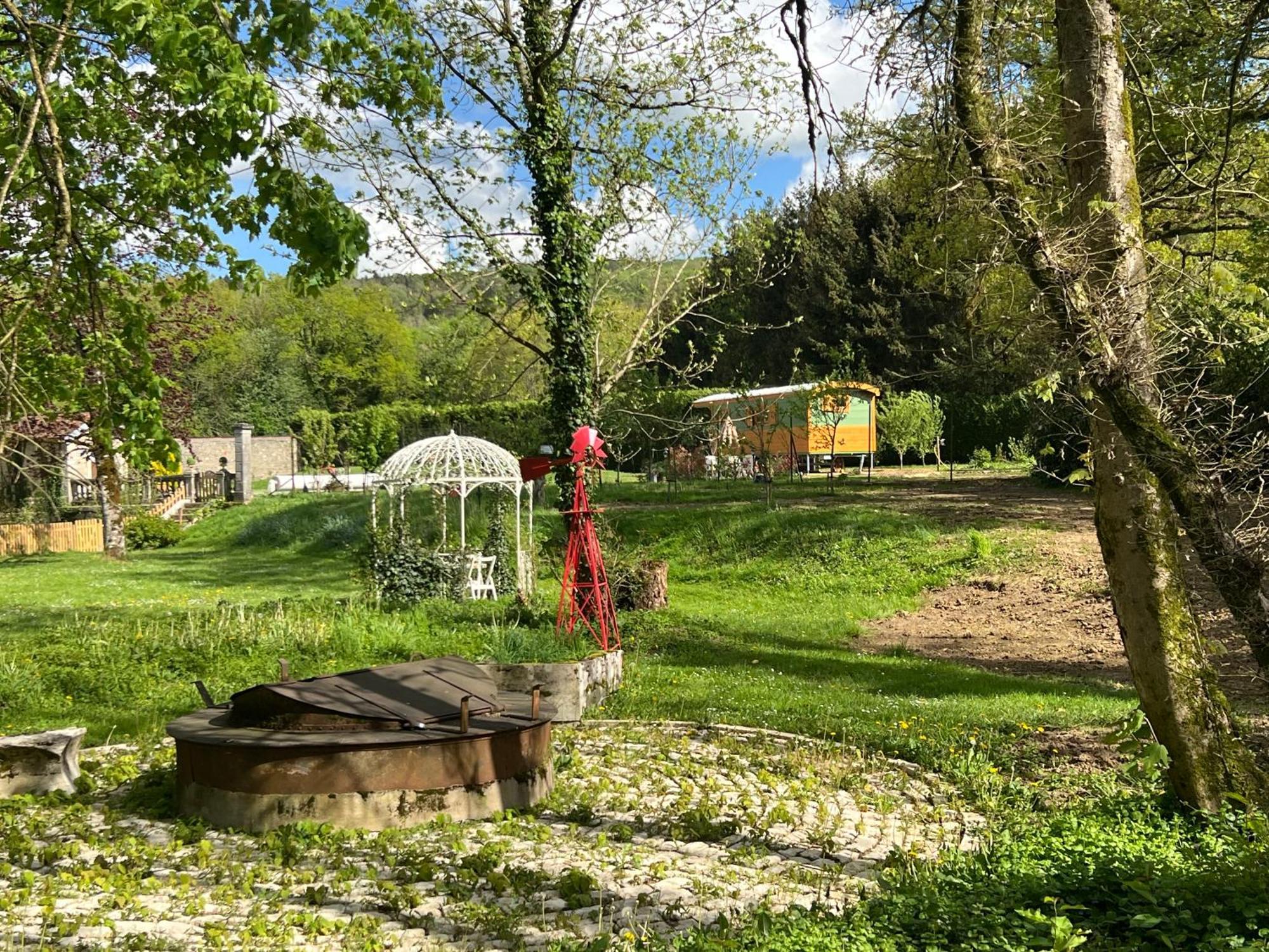 La Roulotte Deluxe De Malpas Bed & Breakfast Quingey Dış mekan fotoğraf