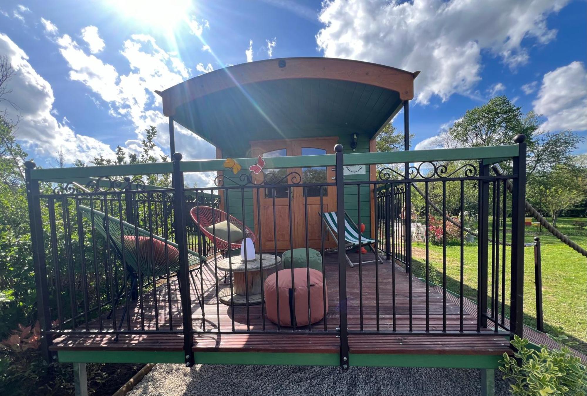 La Roulotte Deluxe De Malpas Bed & Breakfast Quingey Dış mekan fotoğraf