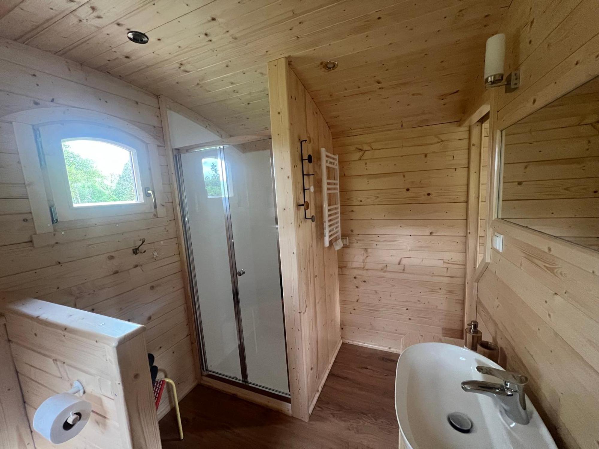 La Roulotte Deluxe De Malpas Bed & Breakfast Quingey Dış mekan fotoğraf