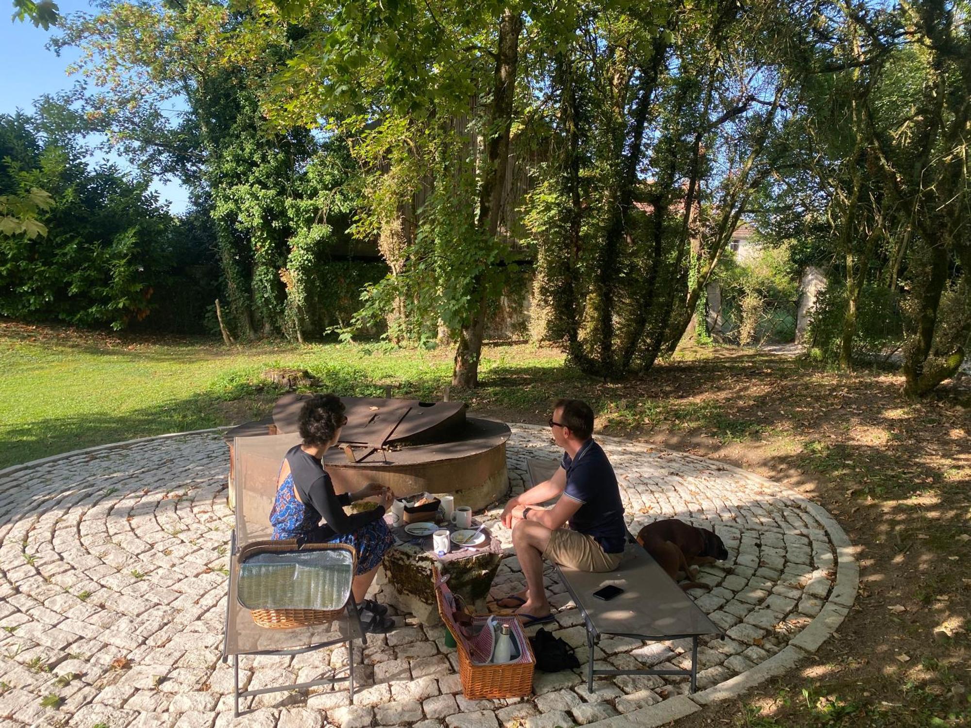 La Roulotte Deluxe De Malpas Bed & Breakfast Quingey Dış mekan fotoğraf