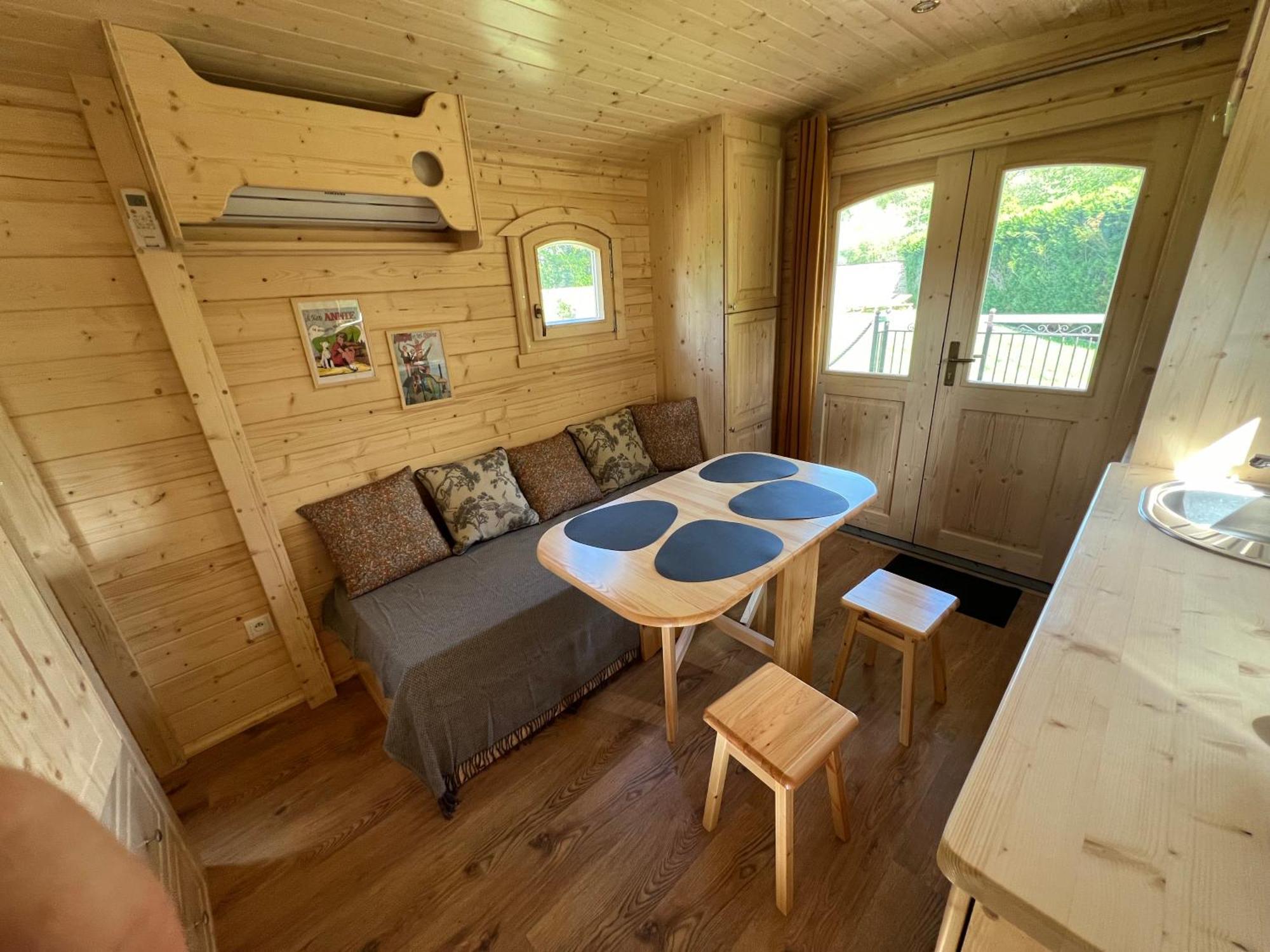 La Roulotte Deluxe De Malpas Bed & Breakfast Quingey Dış mekan fotoğraf