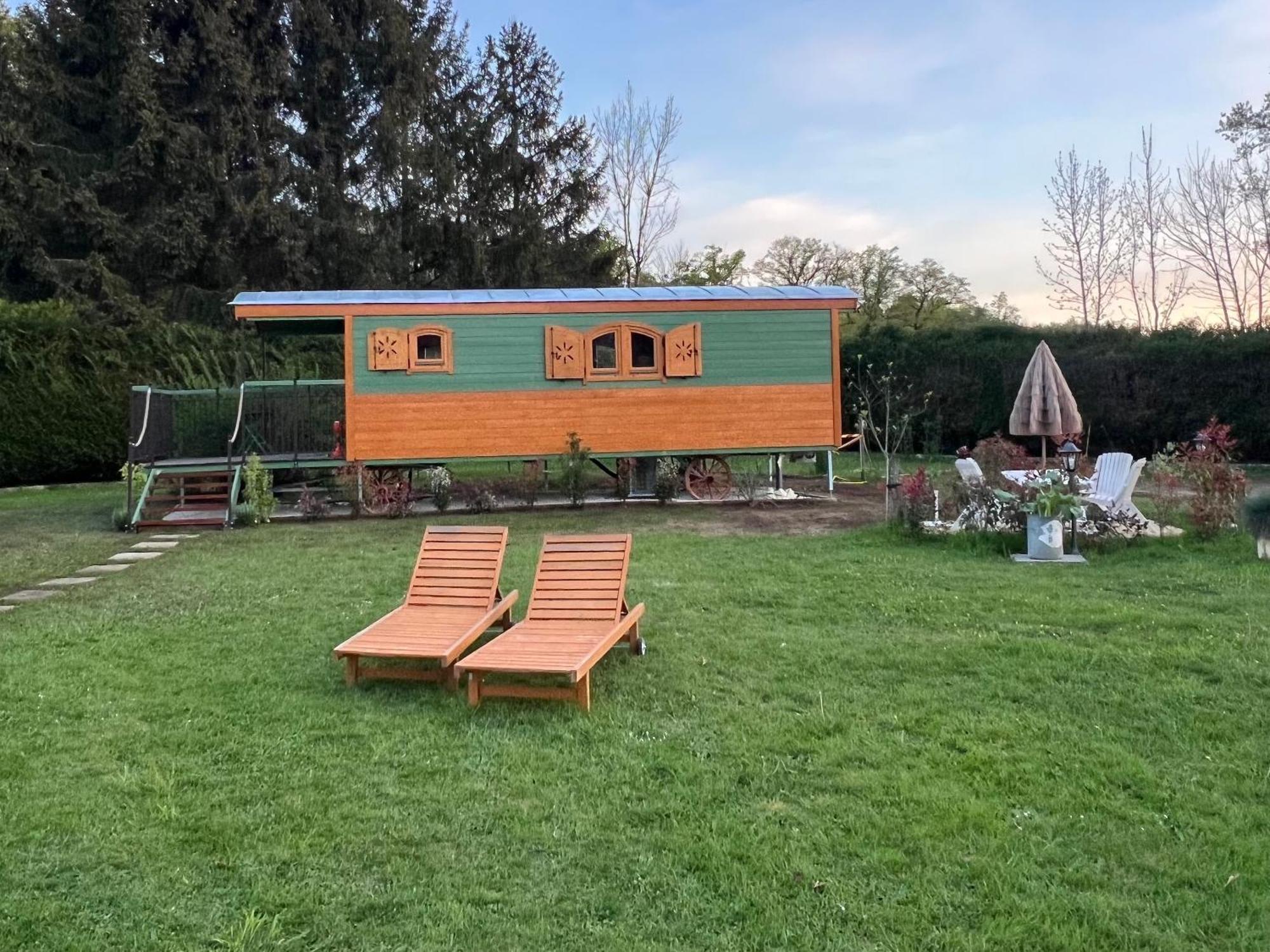 La Roulotte Deluxe De Malpas Bed & Breakfast Quingey Dış mekan fotoğraf