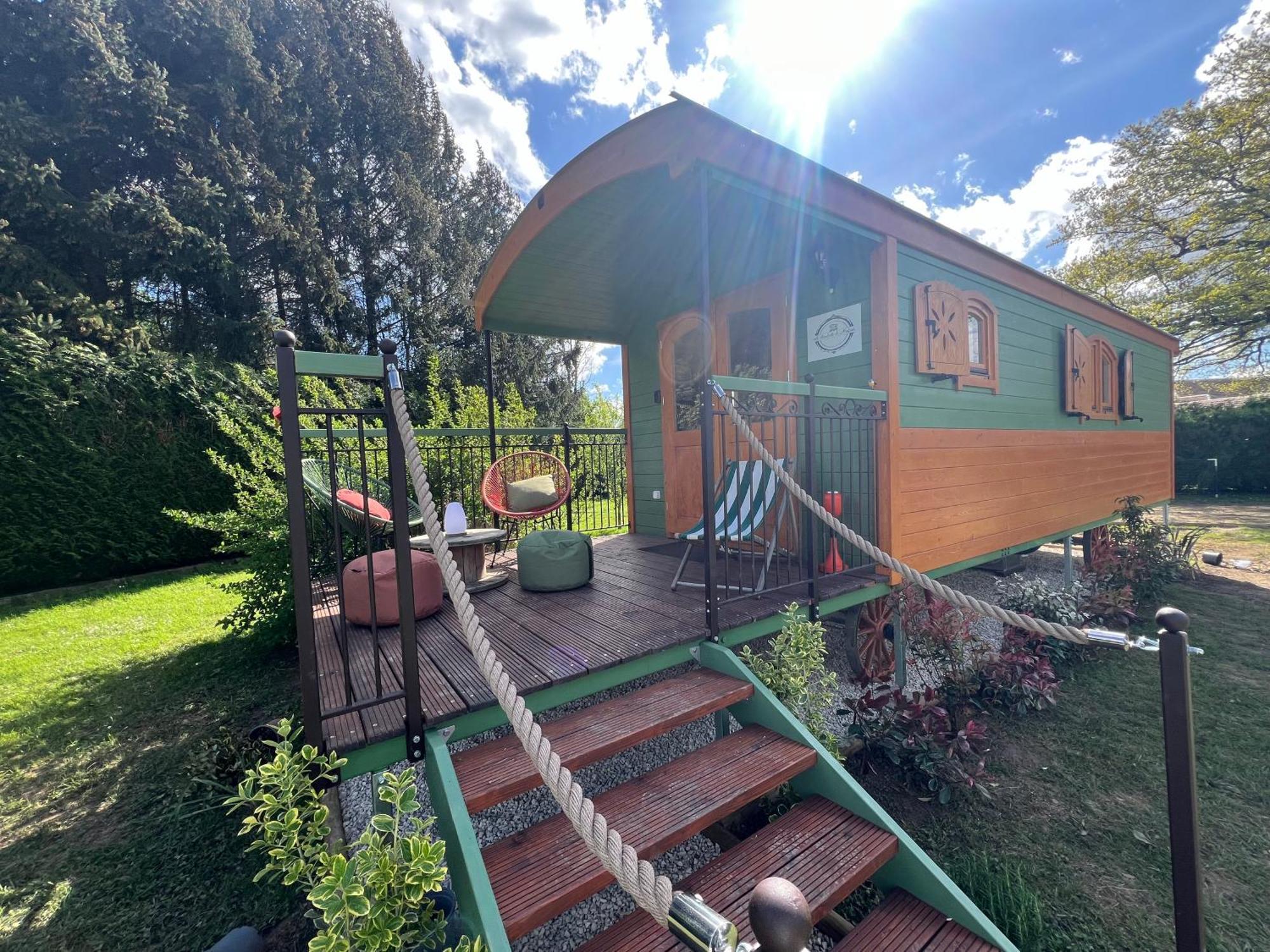 La Roulotte Deluxe De Malpas Bed & Breakfast Quingey Dış mekan fotoğraf