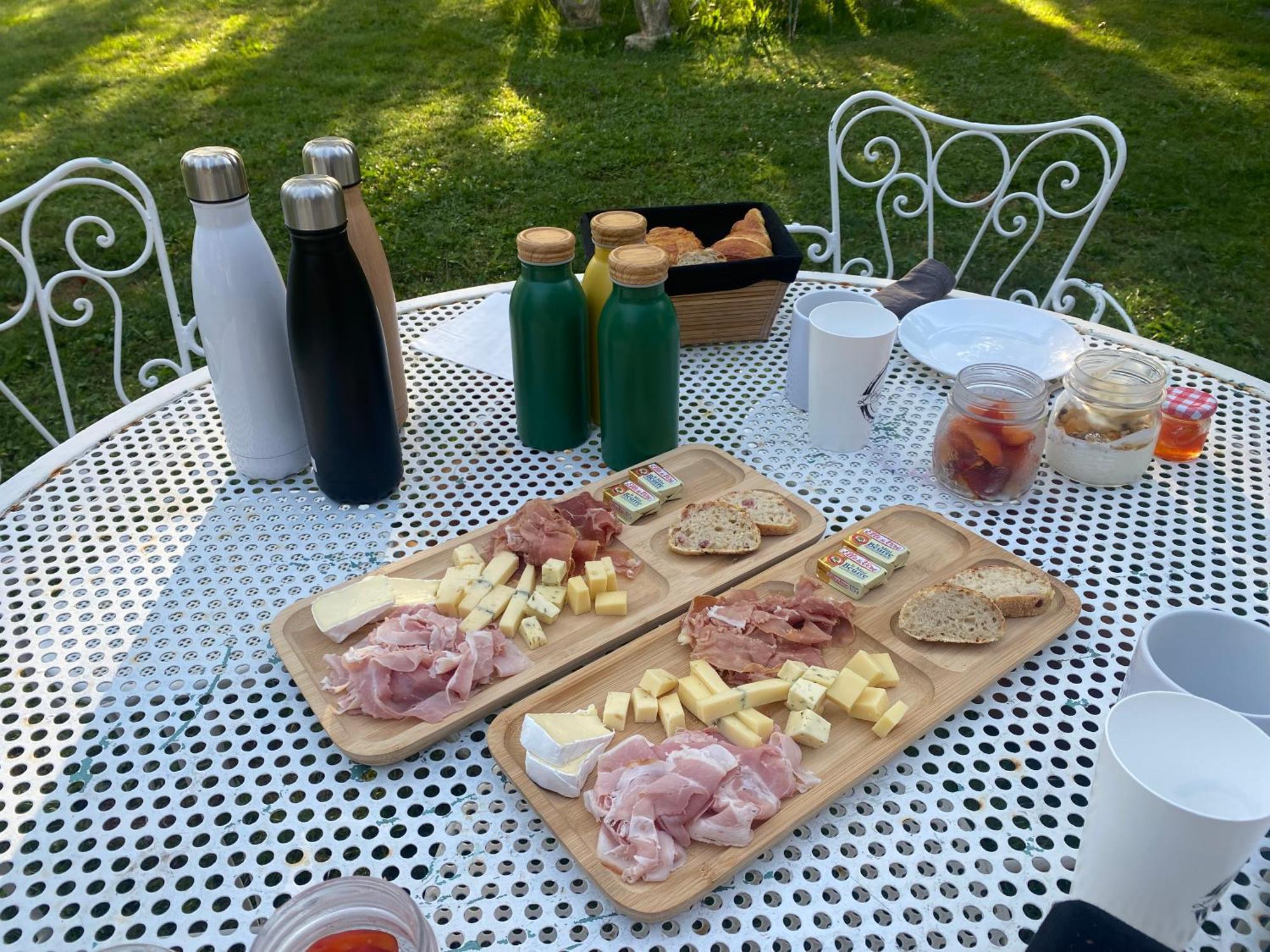 La Roulotte Deluxe De Malpas Bed & Breakfast Quingey Dış mekan fotoğraf